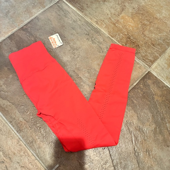 BNWT Good karma leggings cherry tomato XS/S - Picture 3 of 6